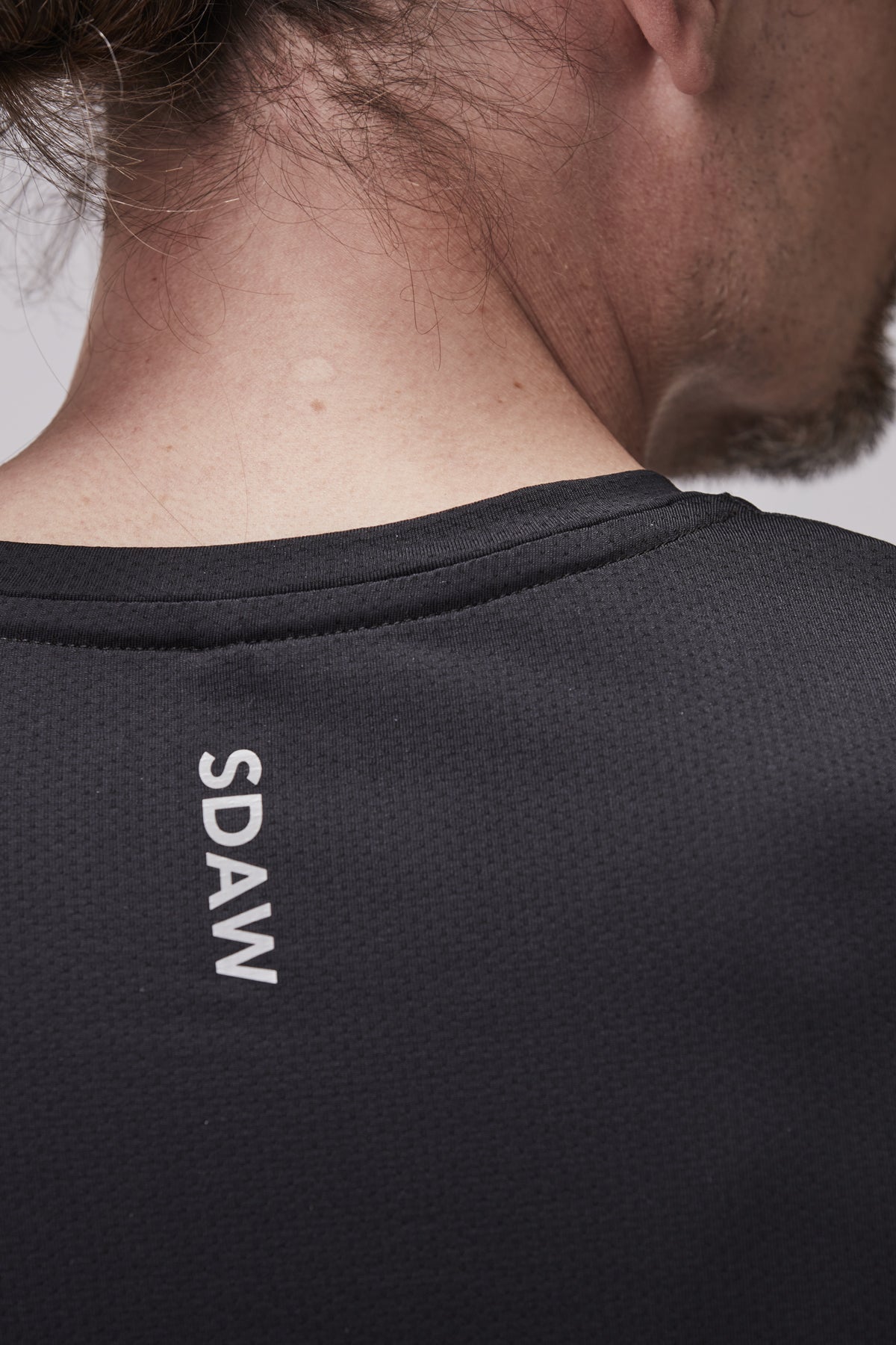 Svart TEC padel t-shirt logotyp i nacke