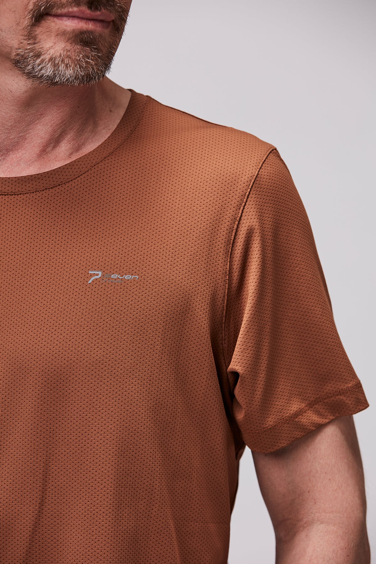 Brun TEC padel t-shirt med logo på bröst